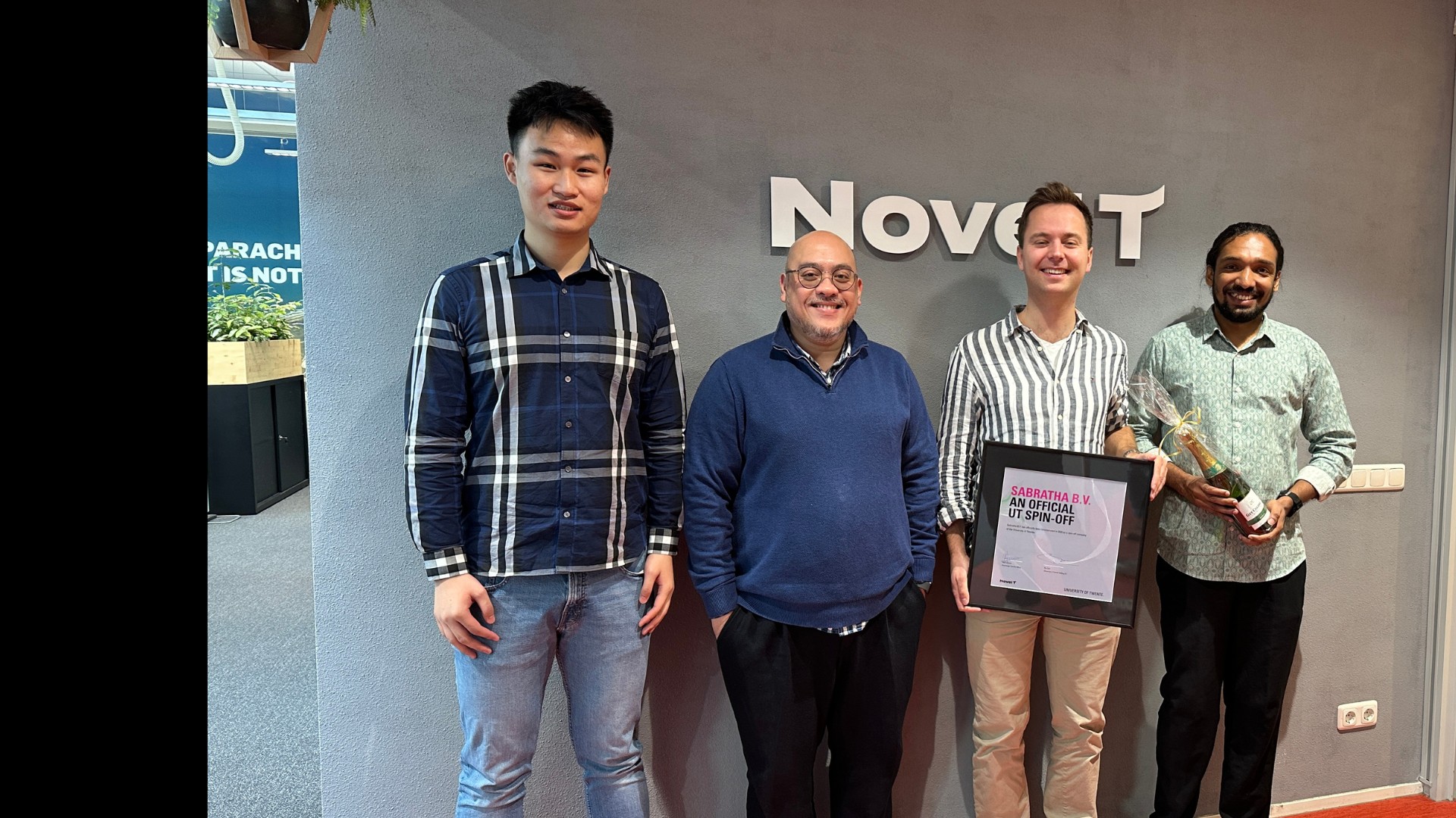 Integrated photonics chip technology for a wireless and telecommunication revolution