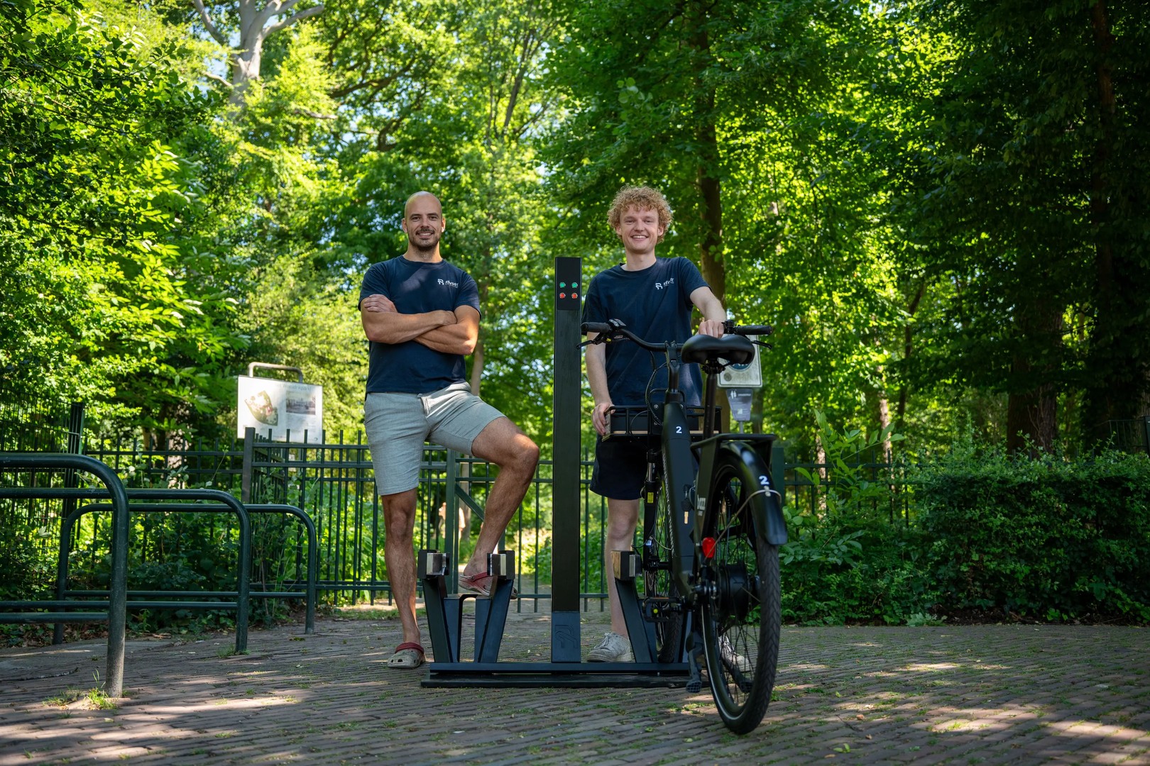 Revost start pilot met slim fietsenrek voor e-bikes dat automatisch laadt en vergrendelt